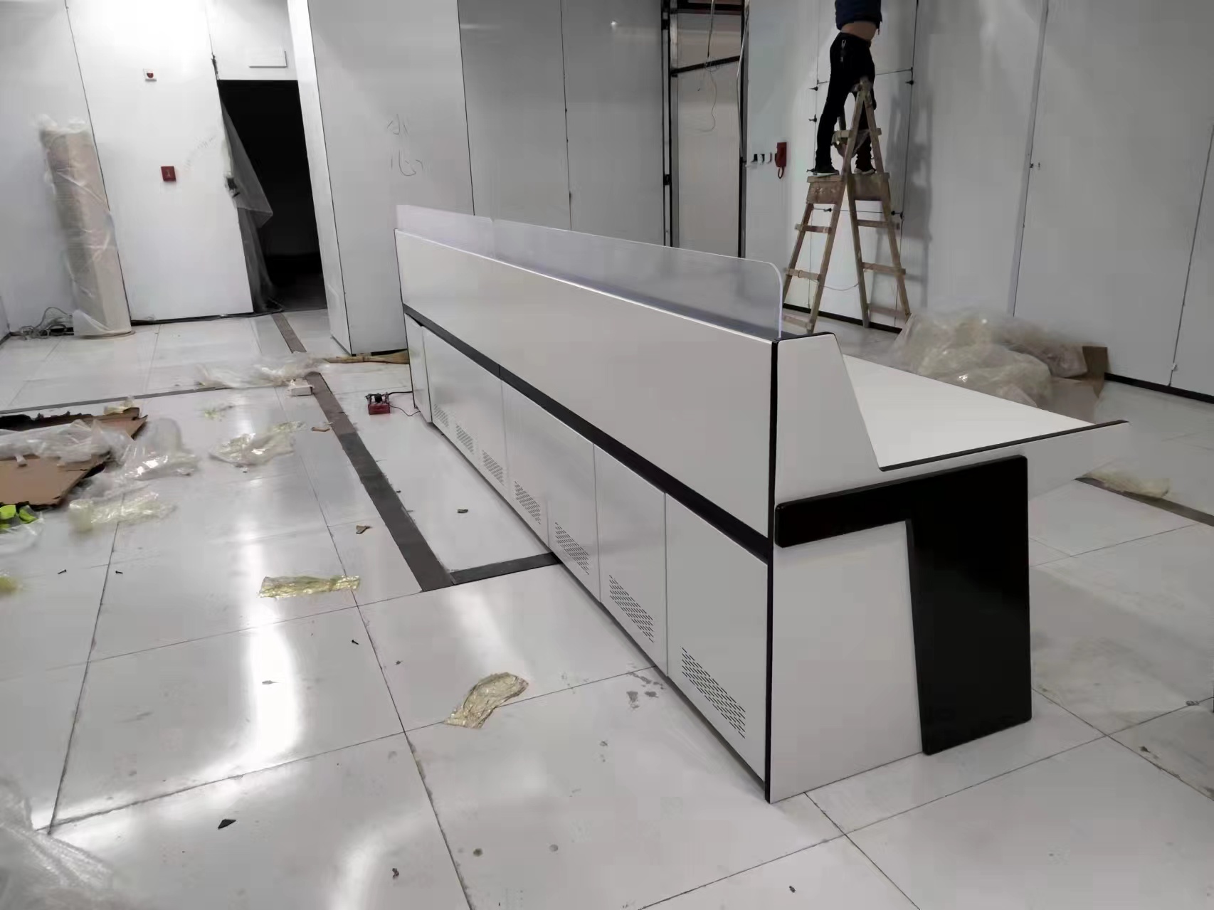 TLC-107 ��������̨